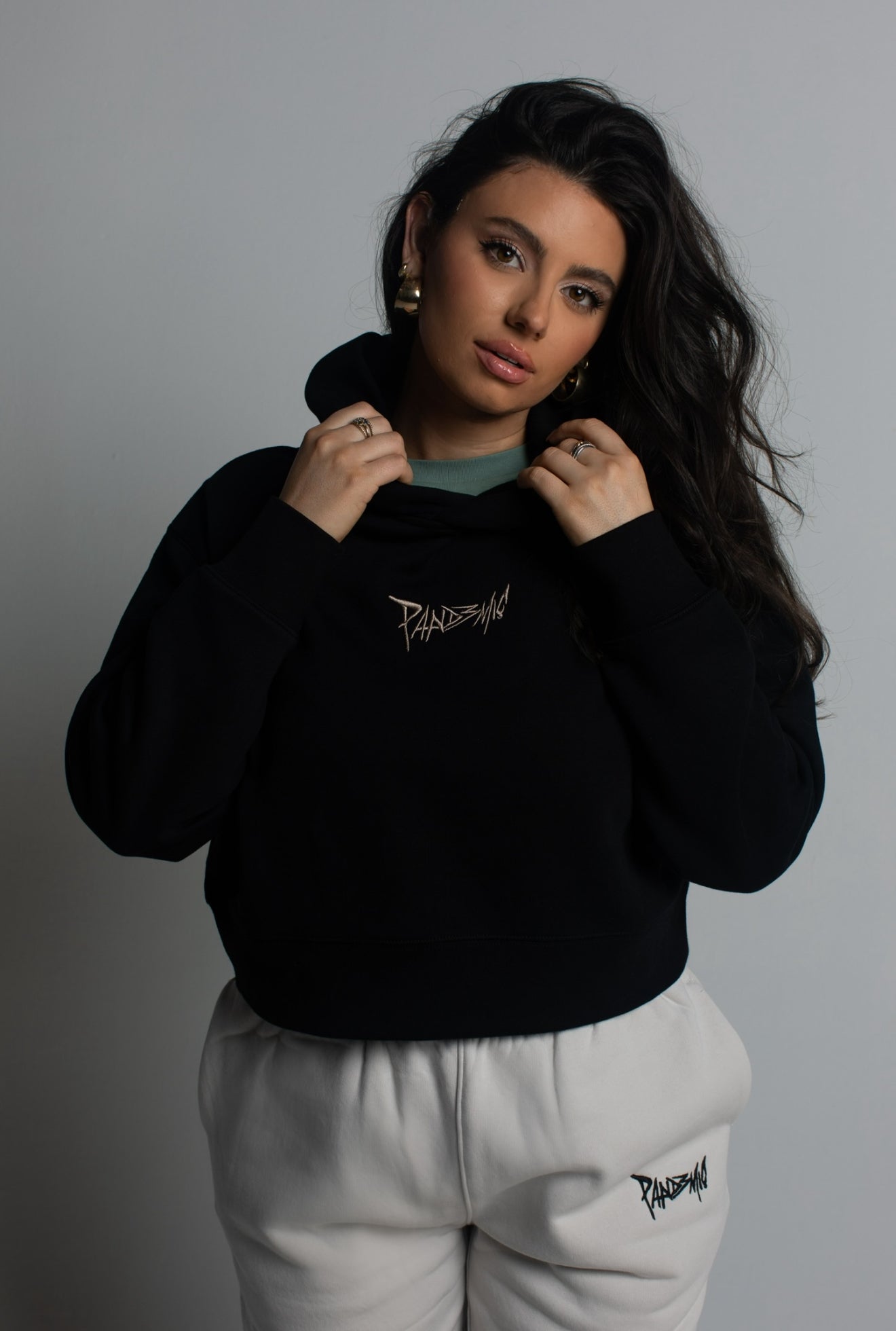 No Limit Women's Relax Crop Hood in Noir