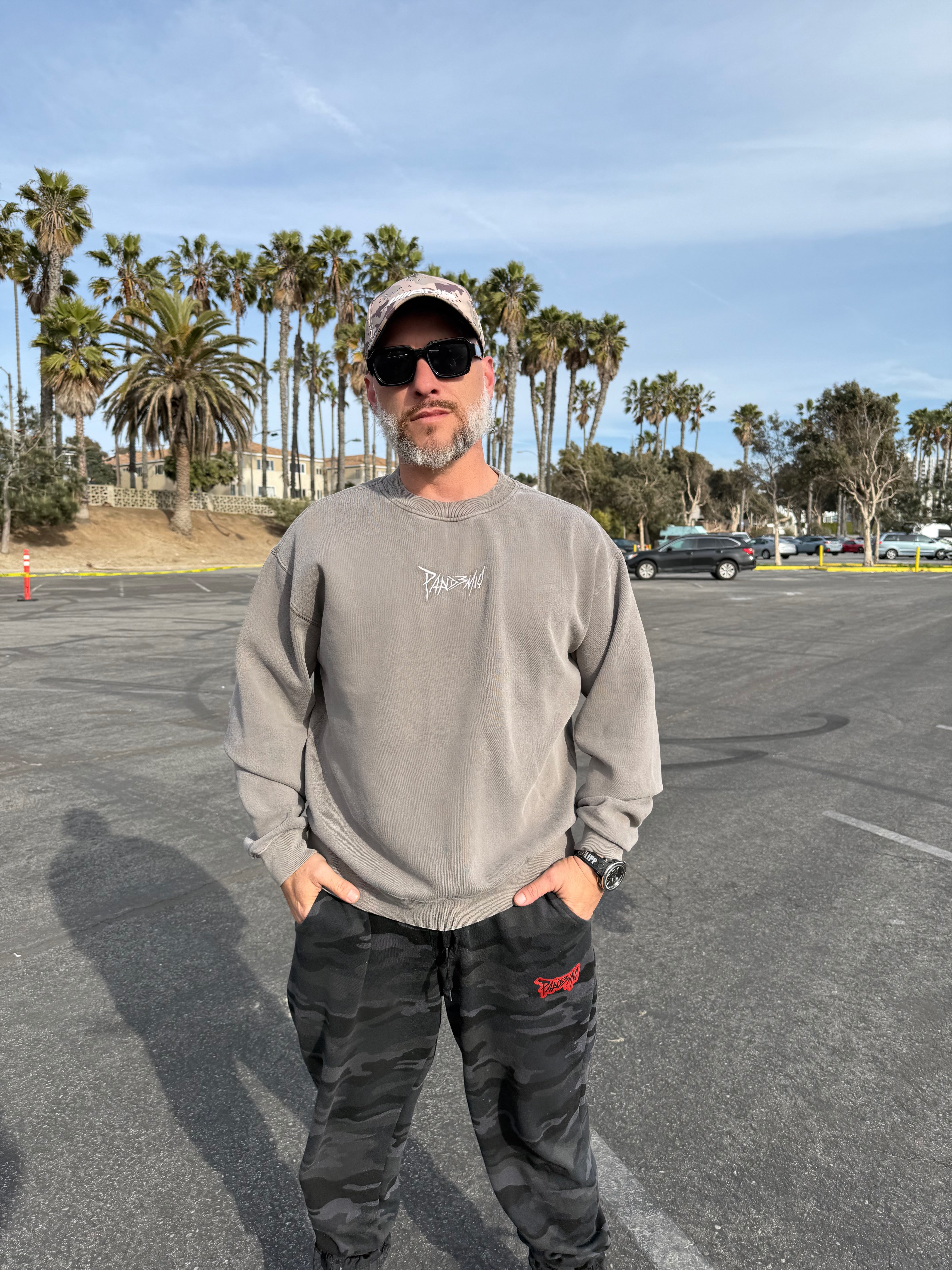 Relax Faded Crew Sweater in Noir