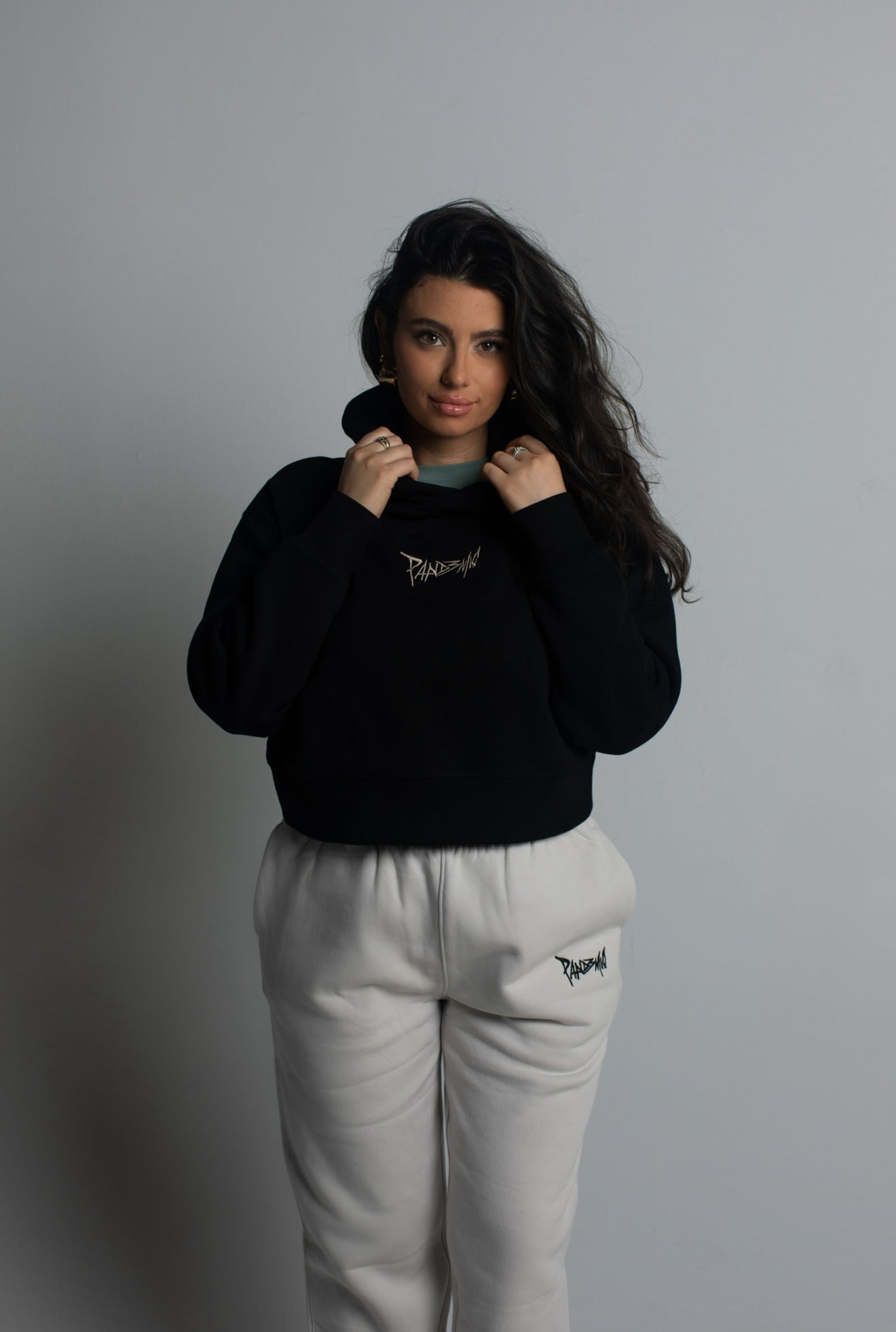 No Limit Women's Relax Crop Hood in Noir