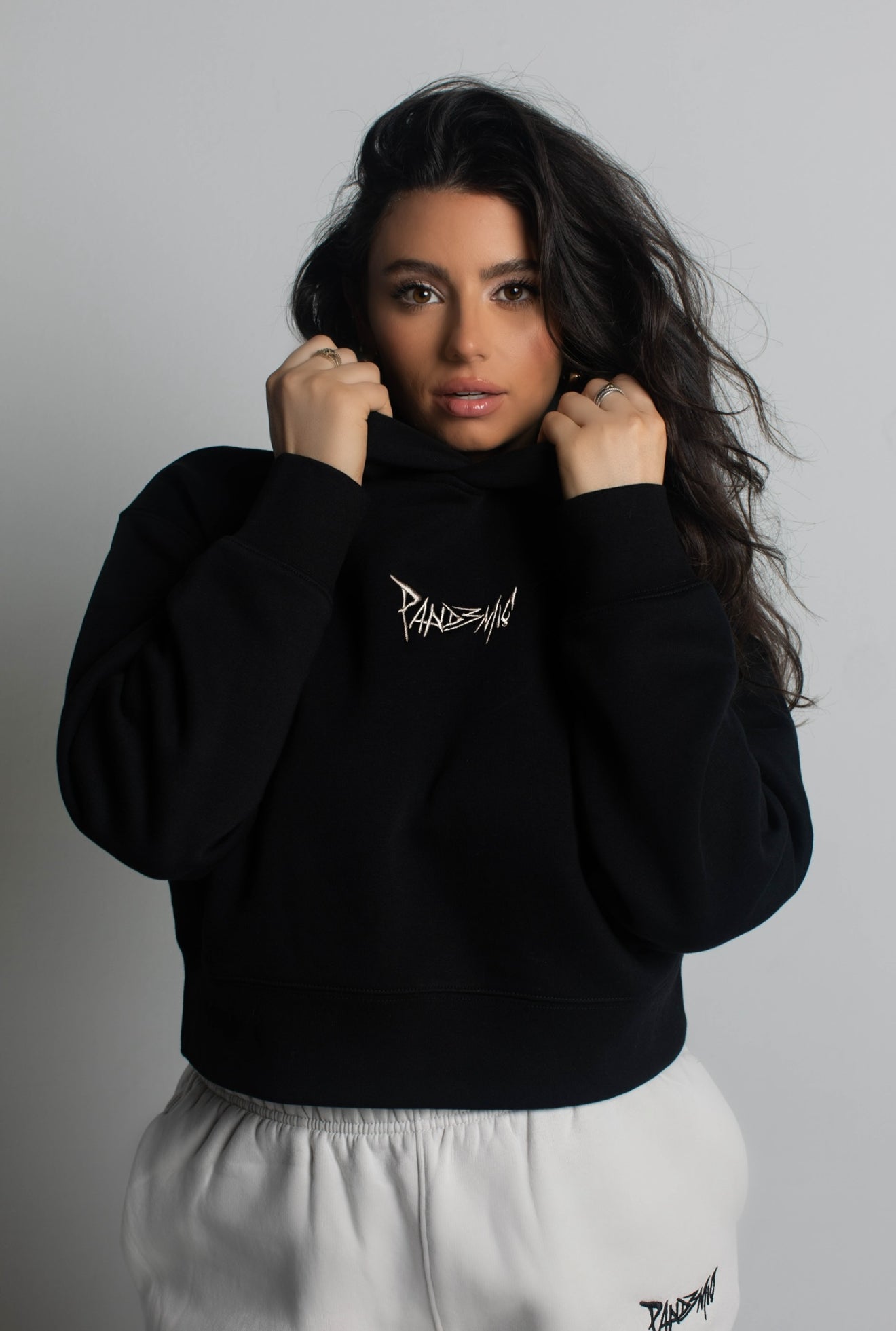 No Limit Women's Relax Crop Hood in Noir